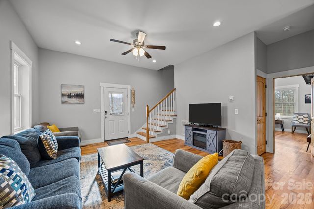 64 Crystal June Lane, Asheville, NC 28803