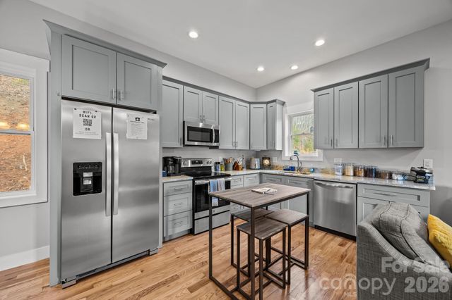 64 Crystal June Lane, Asheville, NC 28803