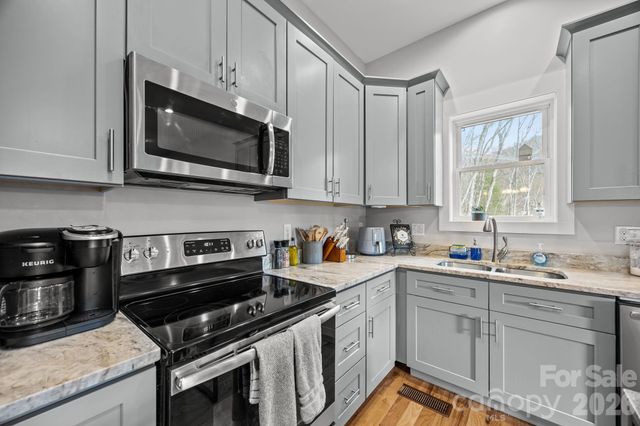 64 Crystal June Lane, Asheville, NC 28803