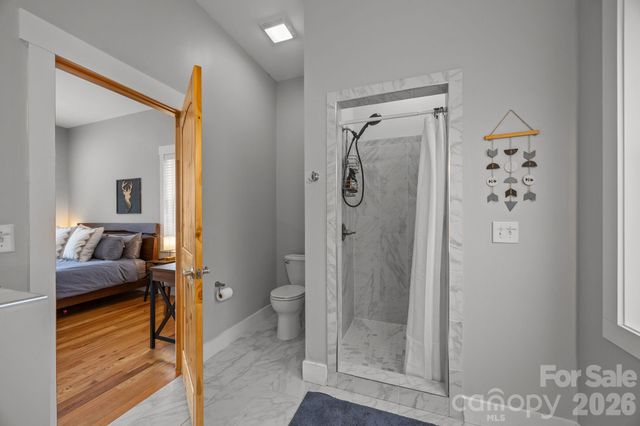 64 Crystal June Lane, Asheville, NC 28803