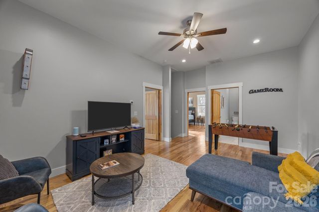 64 Crystal June Lane, Asheville, NC 28803