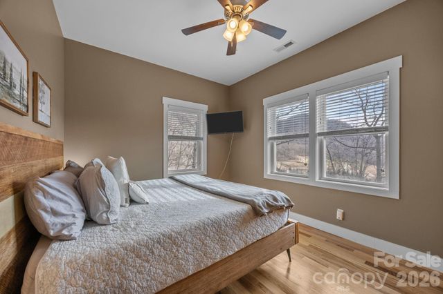 64 Crystal June Lane, Asheville, NC 28803