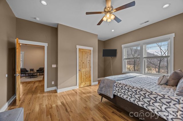 64 Crystal June Lane, Asheville, NC 28803