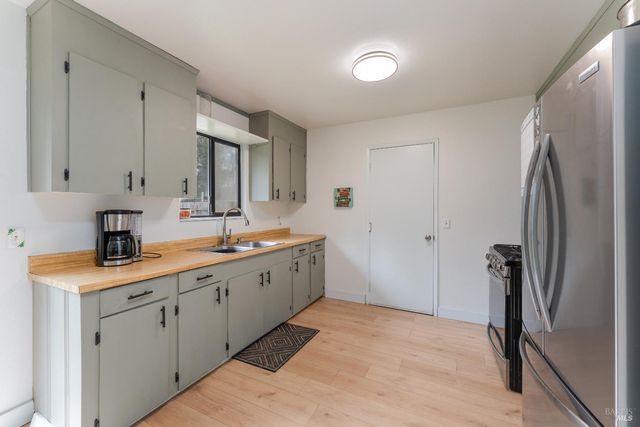 27431 Poppy Dr, Willits, CA 95490