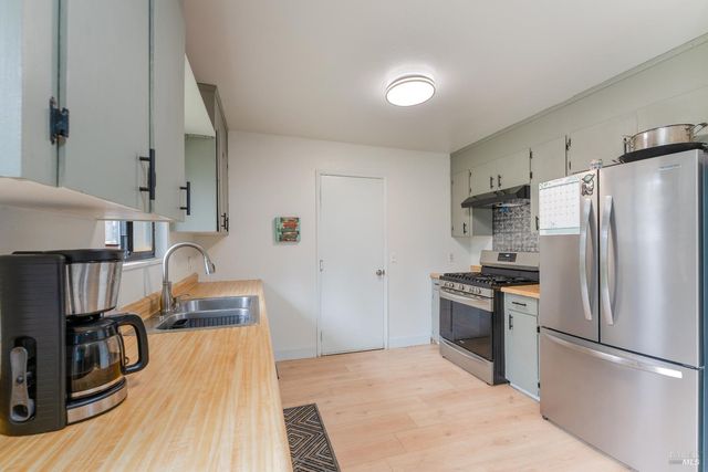 27431 Poppy Dr, Willits, CA 95490