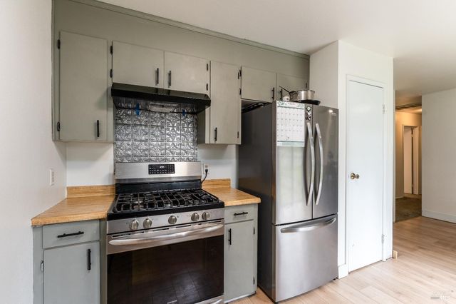 27431 Poppy Dr, Willits, CA 95490