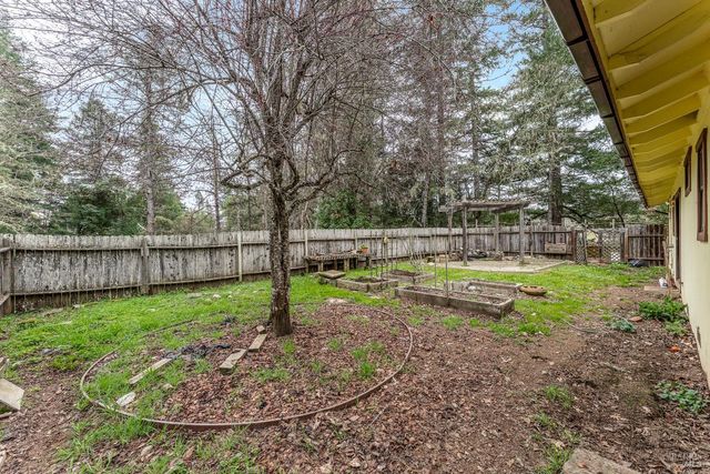 27431 Poppy Dr, Willits, CA 95490