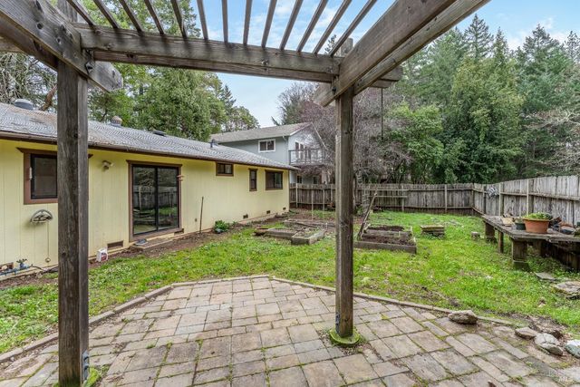 27431 Poppy Dr, Willits, CA 95490