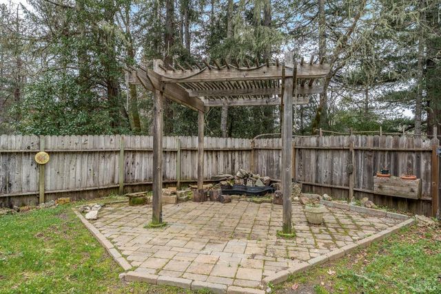 27431 Poppy Dr, Willits, CA 95490