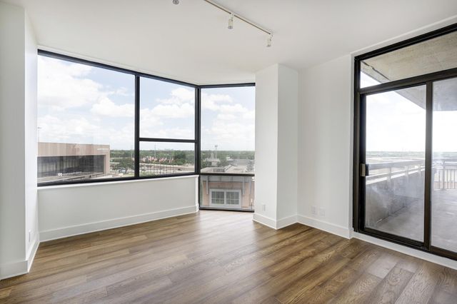 15 Greenway Plaza 8G, Houston, TX 77046