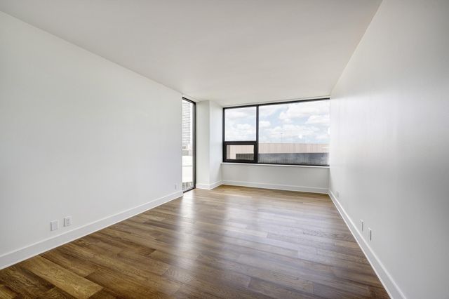15 Greenway Plaza 8G, Houston, TX 77046