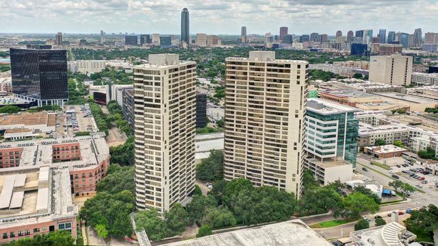 15 Greenway Plaza 8G, Houston, TX 77046