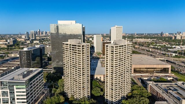 15 Greenway Plaza 8G, Houston, TX 77046