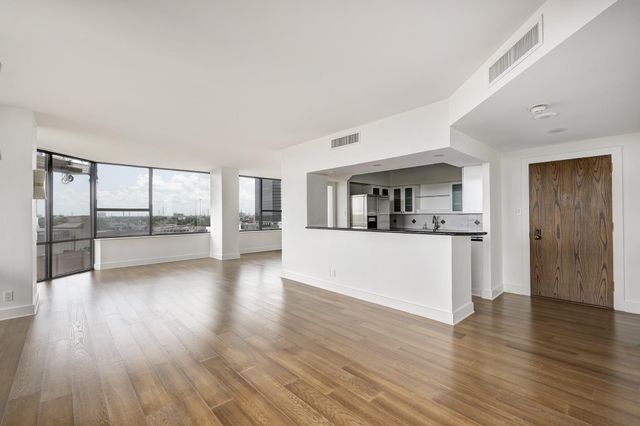 15 Greenway Plaza 8G, Houston, TX 77046
