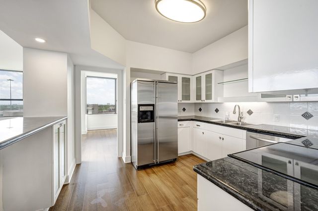 15 Greenway Plaza 8G, Houston, TX 77046