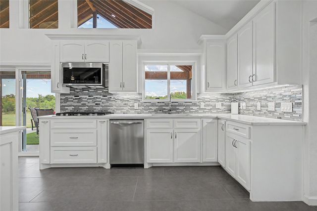8615 County Road 534, Whitewright, TX 75491