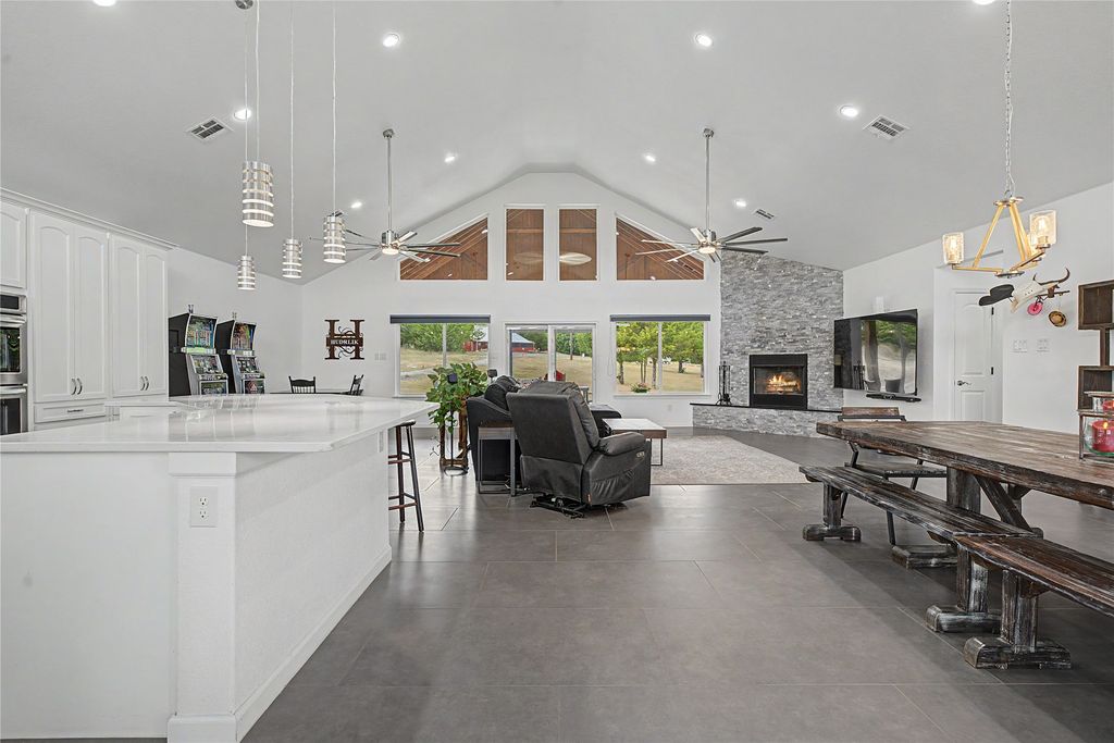 8615 County Road 534, Whitewright, TX 75491