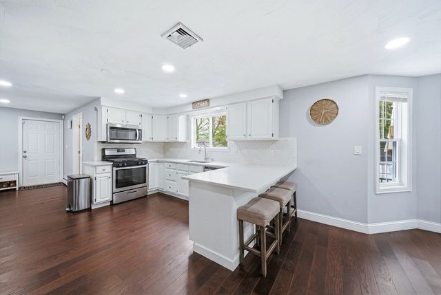 3 Lady Slipper Ln, Methuen, MA 01844