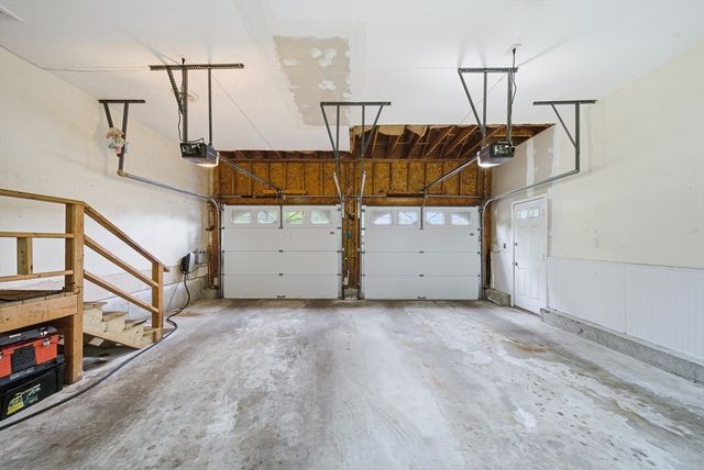 3 Lady Slipper Ln, Methuen, MA 01844