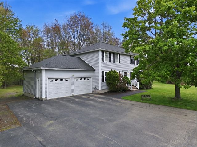 3 Lady Slipper Ln, Methuen, MA 01844