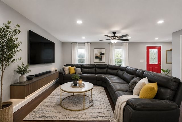 3 Lady Slipper Ln, Methuen, MA 01844