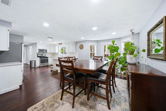 3 Lady Slipper Ln, Methuen, MA 01844