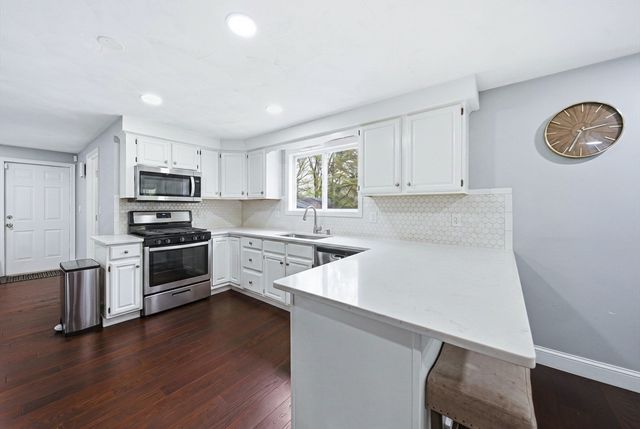 3 Lady Slipper Ln, Methuen, MA 01844