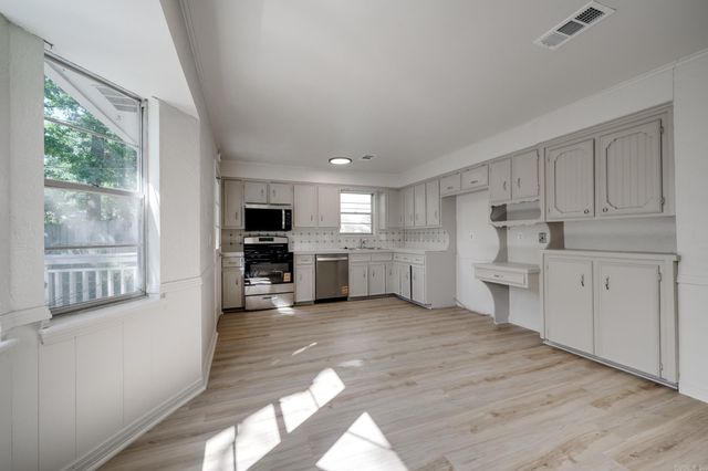 10 Garnet Ct, Little Rock, AR 72212
