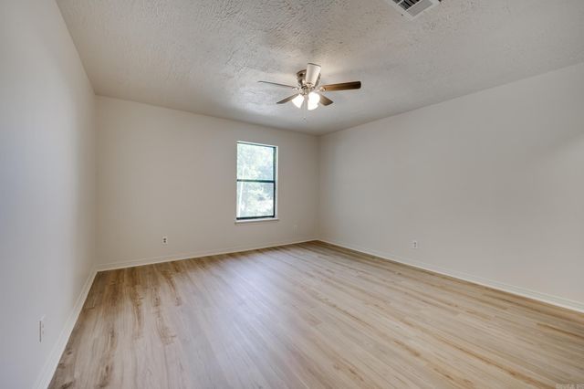 10 Garnet Ct, Little Rock, AR 72212