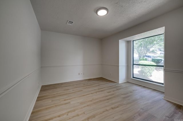 10 Garnet Ct, Little Rock, AR 72212