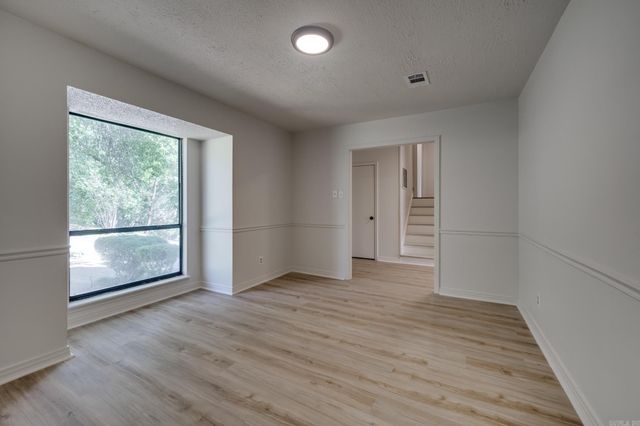 10 Garnet Ct, Little Rock, AR 72212