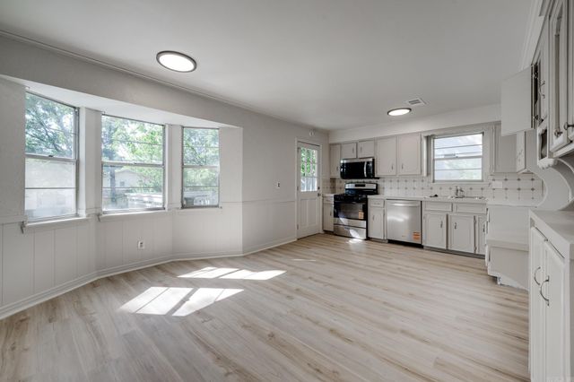 10 Garnet Ct, Little Rock, AR 72212