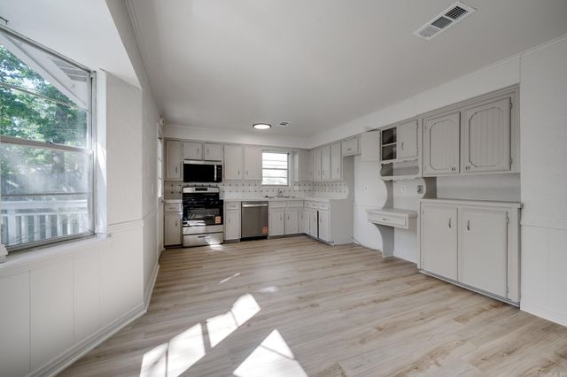 10 Garnet Ct, Little Rock, AR 72212
