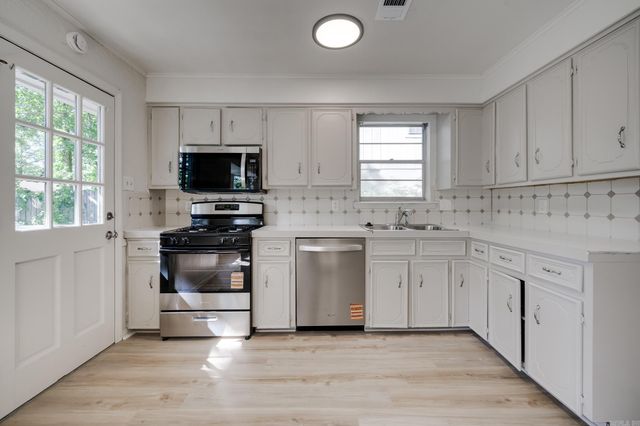 10 Garnet Ct, Little Rock, AR 72212