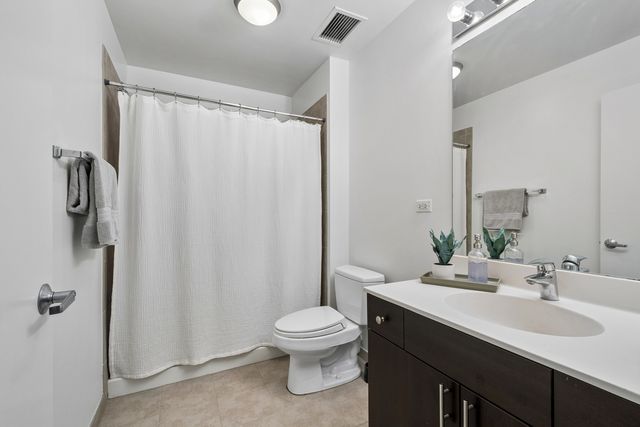235 W Van Buren Street 1419, Chicago, IL 60607