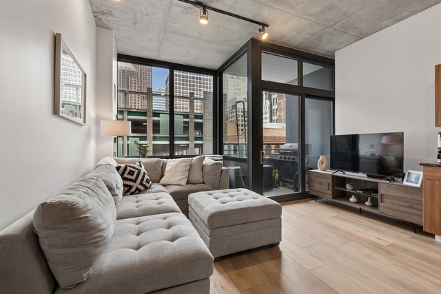 235 W Van Buren Street 1419, Chicago, IL 60607