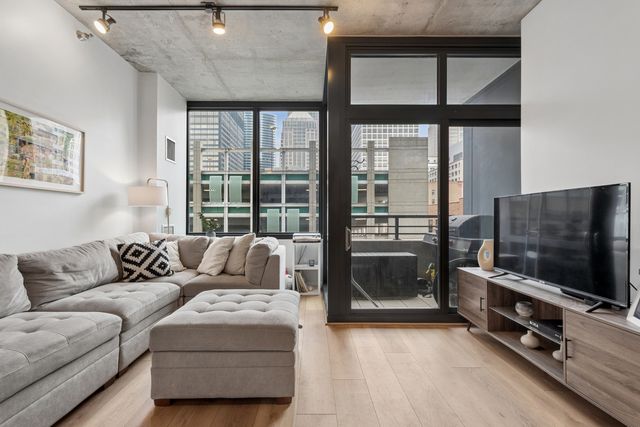 235 W Van Buren Street 1419, Chicago, IL 60607