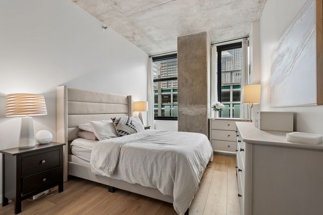 235 W Van Buren Street 1419, Chicago, IL 60607