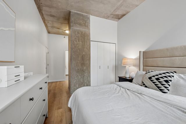 235 W Van Buren Street 1419, Chicago, IL 60607
