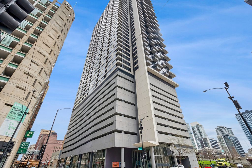 235 W Van Buren Street 1419, Chicago, IL 60607