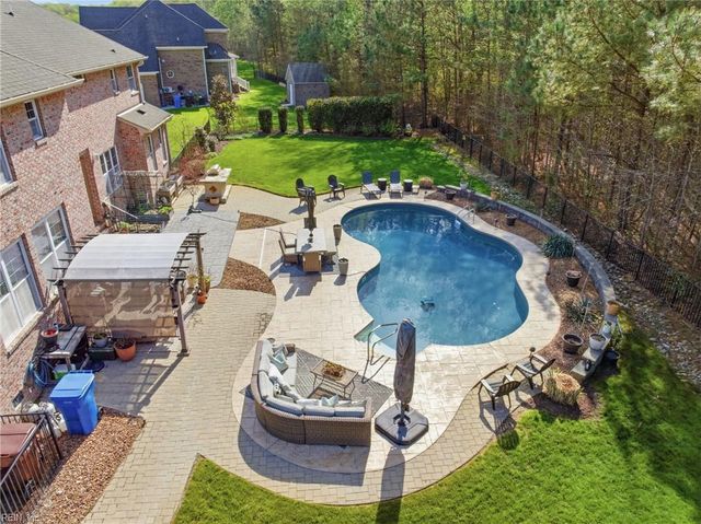 313 Scone Castle LOOP, Chesapeake, VA 23322