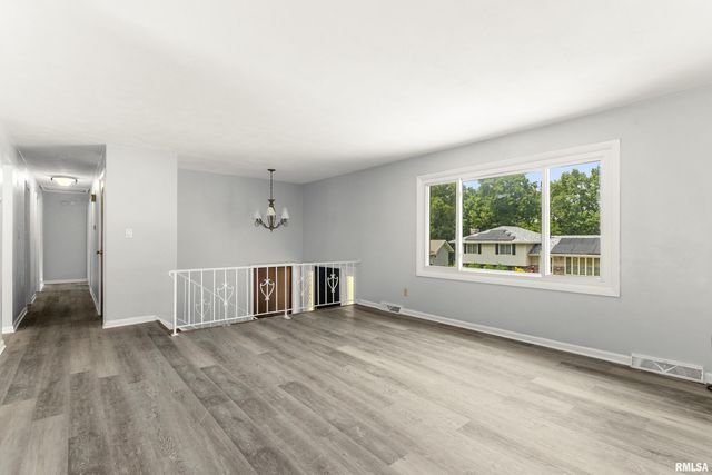 3018 WARDCLIFFE Drive, Peoria, IL 61604