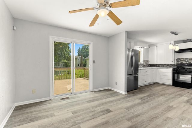 3018 WARDCLIFFE Drive, Peoria, IL 61604