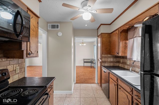 121 Carriage Square Drive, Bossier City, LA 71112