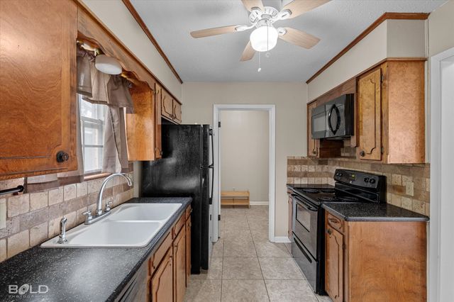 121 Carriage Square Drive, Bossier City, LA 71112