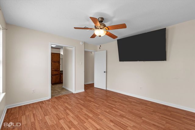 121 Carriage Square Drive, Bossier City, LA 71112