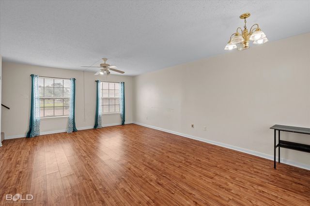121 Carriage Square Drive, Bossier City, LA 71112