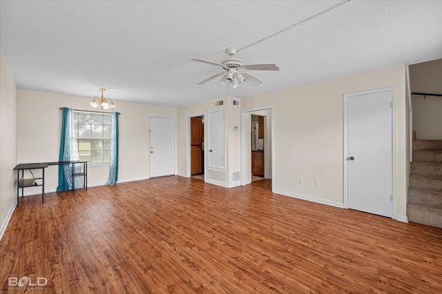 121 Carriage Square Drive, Bossier City, LA 71112