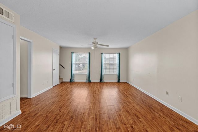 121 Carriage Square Drive, Bossier City, LA 71112