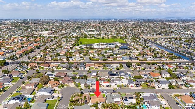 9102 Warfield, Huntington Beach, CA 92646